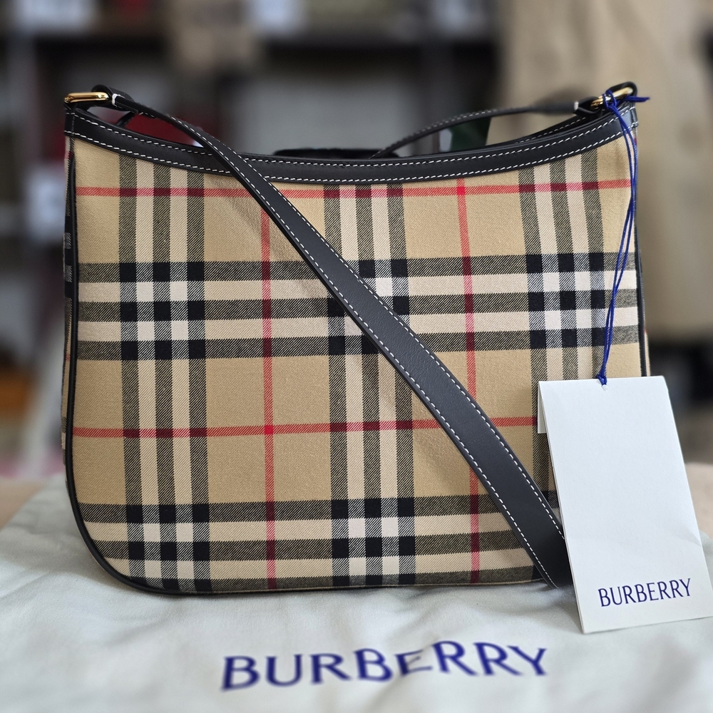 SOLD✨️NEW✨️ Burberry Beige Vintage Check Crossbody Bag